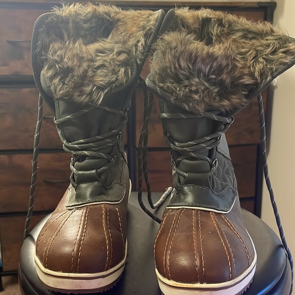 Insulated Winter Boots Thinsulate/Thermolite Insulation - Picture 2 of 4